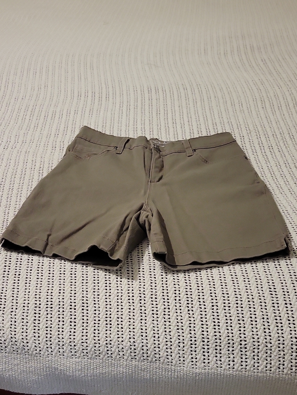 Gloria Vanderbilt Olive Green Slimming Shorts